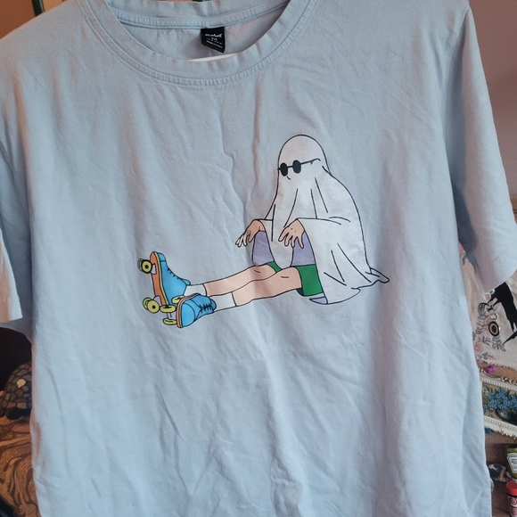 Spooky Rollerblade Ghost Cotton Graphic Tee - sz M - Picture 1 of 5